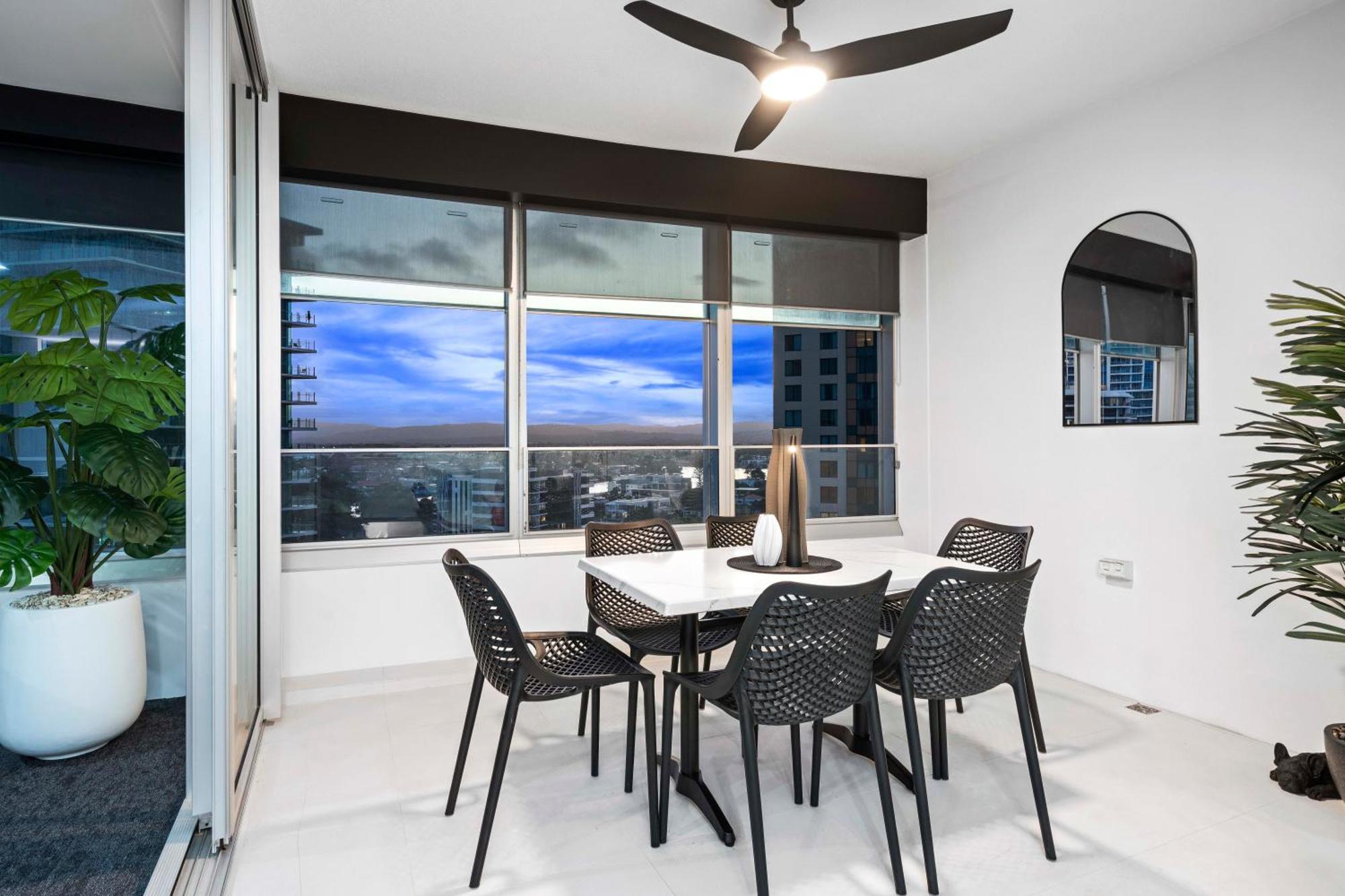 Q Tower At Surfers Paradise - Self Contained Apartments Gold Coast Esterno foto
