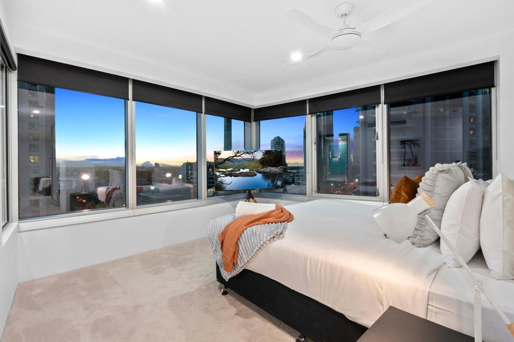 Q Tower At Surfers Paradise - Self Contained Apartments Gold Coast Esterno foto
